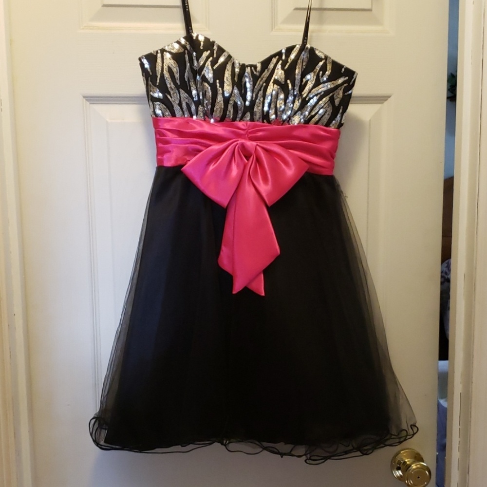 Beautiful homecoming dress, worn once